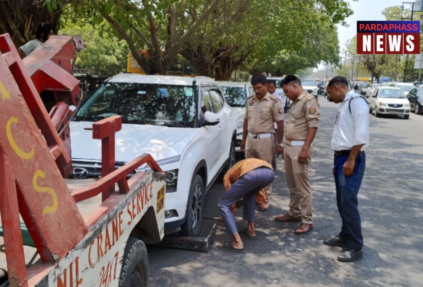 कमिश्नरेट गौतमबुद्धनगर में यातायात व्यवस्था को सुदृढ़ और सुचारू बनाए रखने के लिए सहायक पुलिस आयुक्त यातायात प्रथम द्वारा पर्यवेक्षण किया जा रहा है। इसके तहत यातायात नियमों का उल्लंघन करने वाले वाहनों के खिलाफ विशेष अभियान चलाया जा रहा है।