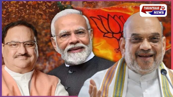 दिल्ली में पूर्वांचली वोटरों पर सियासी संग्राम: AAP और BJP आमने-सामने दिल्ली में पूर्वांचली वोटरों पर सियासी संग्राम: AAP और BJP आमने-सामने