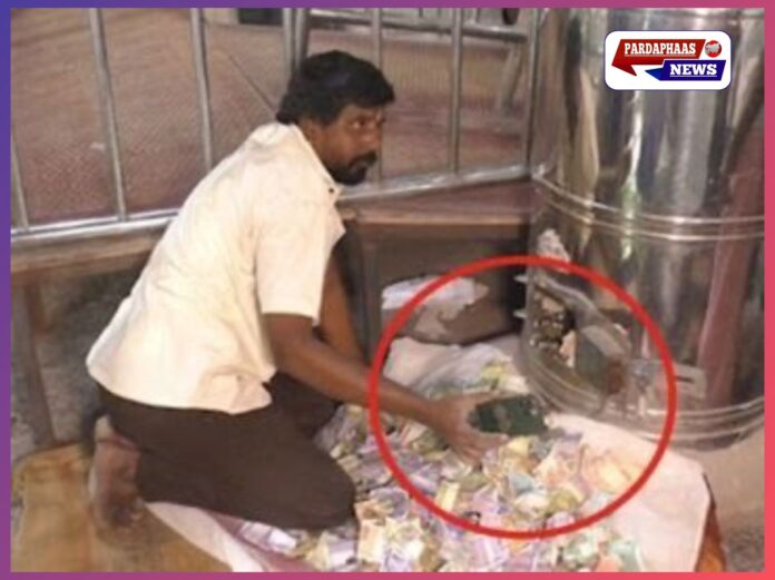 दान पेटी में गिरा आईफोन बना 'भगवान की संपत्ति', मंदिर प्रशासन ने लौटाने से किया इनकार