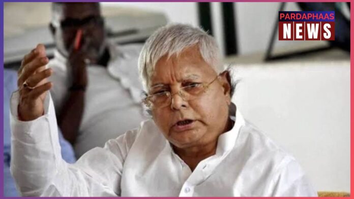 भोजपुरी गायिका देवी के भजन पर बवाल: लालू यादव ने बीजेपी पर साधा निशाना, महिला विरोधी करार दिया