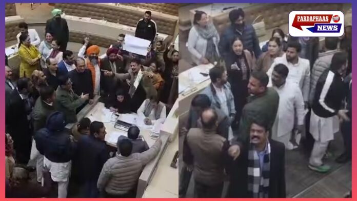 चंडीगढ़ नगर निगम की बैठक में हंगामा: डॉ. अंबेडकर पर बयान और मेयर चुनाव विवाद पर गरमाया माहौल