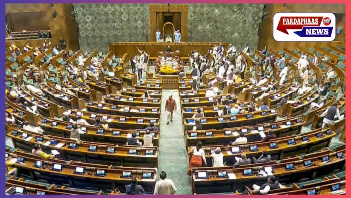 लोकसभा में आज पेश होगा 'वन नेशन, वन इलेक्शन' बिल, हंगामे के लिए विपक्ष तैयार, मोदी सरकार की रणनीति भी पूरी