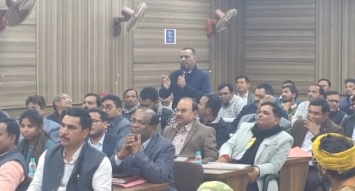 CMO गाजीपुर का छलका दर्द – ‘अब यहां नहीं रहना चाहता’, सोशल मीडिया पर वायरल हुआ वीडियो