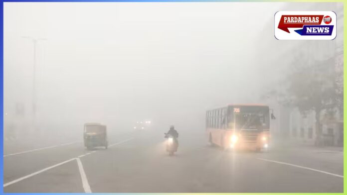 दिल्ली में शीतलहर का कहर: कोहरा, ठंड और प्रदूषण का ट्रिपल अटैक