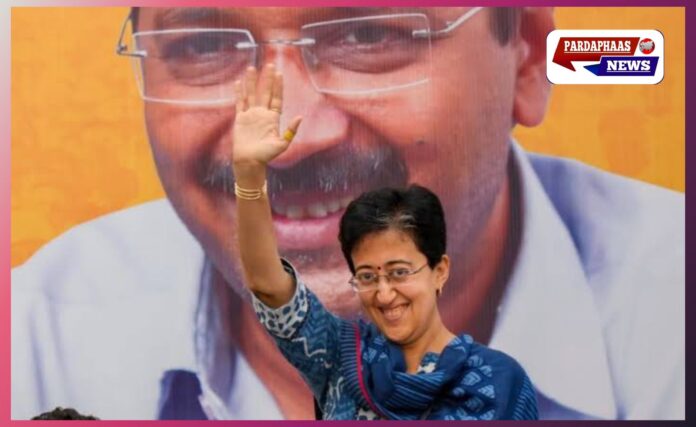 दिल्ली में चुनावी संग्राम: आतिशी के पीए 15 लाख के साथ पकड़े गए, केजरीवाल पर FIR दर्ज