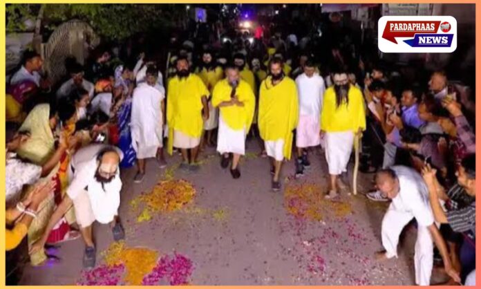 प्रेमानंद महाराज की रात्रि पदयात्रा अनिश्चितकाल के लिए स्थगित, भावुक हुए भक्त