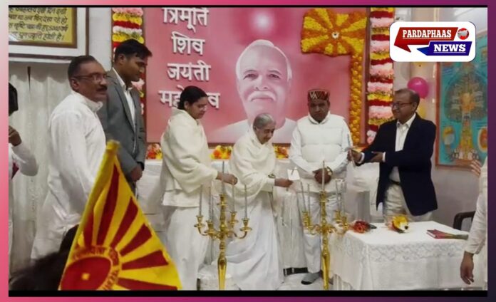 महाशिवरात्रि के पावन अवसर पर ब्रह्माकुमारी ईश्वरीय विश्वविद्यालय में दीप प्रज्वलन समारोह