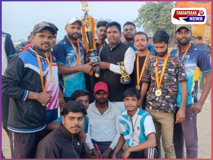 गाजीपुर: रैनी टीम ने जीता इच्छावर महादेव क्रिकेट टूर्नामेंट, विनय कुमार बने मैन ऑफ द सीरीज