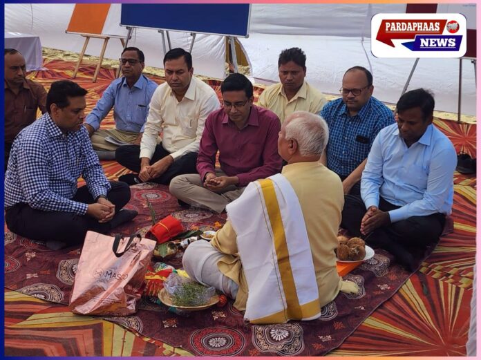 “नोएडा : जहां गड्ढों में सफर करना रोज़ की हकीकत है और ऐलिवेटेड रोड है विकास की नई परिभाषा”