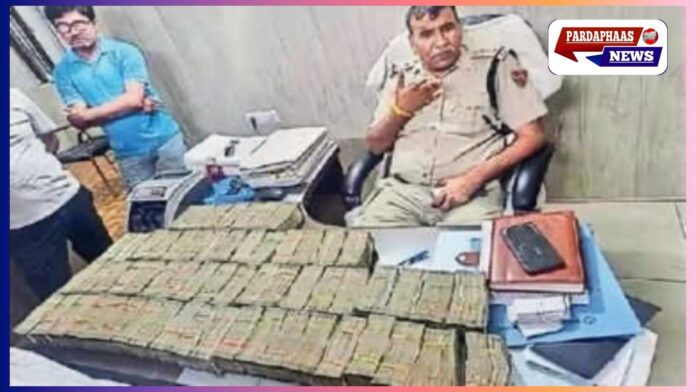फरीदाबाद में कार से बरामद हुए डेढ़ करोड़, पुलिस भी रह गई हैरान
