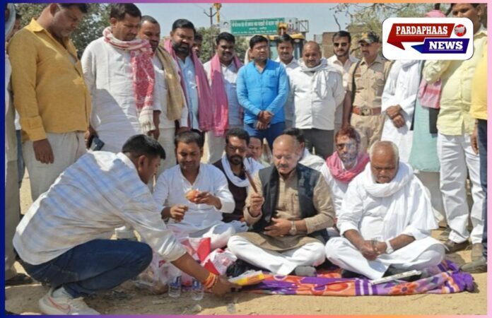 जंगीपुर - लावा आरीपुर मार्ग सड़क के पुनर्निर्माण का कार्य शुरू, विधायक ने नारियल फोड़ा