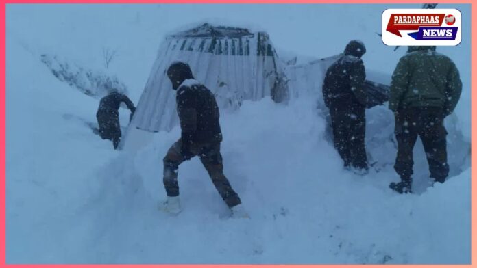उत्तराखंड के चमोली में ग्लेशियर टूटने से हादसा: 55 मजदूर फंसे, 50 बचाए गए, 4 की मौत