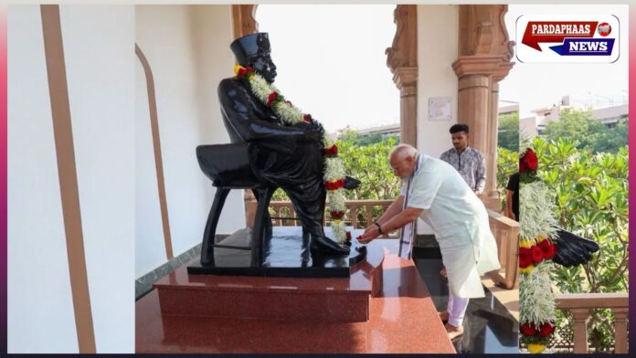 नागपुर में प्रधानमंत्री मोदी की संघ संस्थापकों को श्रद्धांजलि, हेडगेवार स्मृति मंदिर में पुष्पांजलि अर्पित