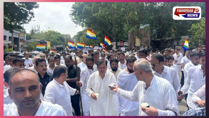 मुंबई में 90 साल पुराने जैन मंदिर पर चला बुलडोज़र, देशभर में उबाल; BMC अधिकारी निलंबित, पुनर्निर्माण की उठी मांग