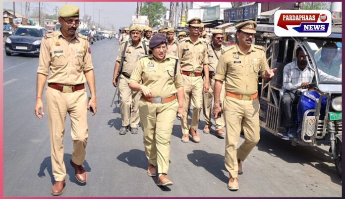 नवरात्रों के दौरान सुरक्षा व्यवस्था को लेकर पुलिस कमिश्नर गौतमबुद्धनगर का सख्त निरीक्षण