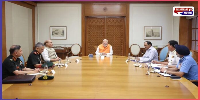 पाकिस्तानी ड्रोन हमलों की नाकामी के बाद पीएम मोदी की हाई-लेवल बैठक, सैन्य तैयारियों की व्यापक समीक्षा