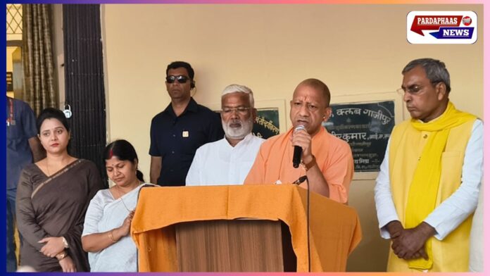 गाजीपुर दौरे पर सीएम योगी: विकास कार्यों की गहन समीक्षा, माफिया मुक्त जिले की घोषणा
