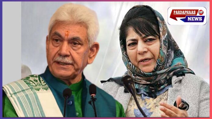 पांच साल बाद उपराज्यपाल से मिलीं महबूबा मुफ्ती, कश्मीरी पंडितों की वापसी और अमरनाथ यात्रा पर सौंपा विस्तृत प्रस्ताव