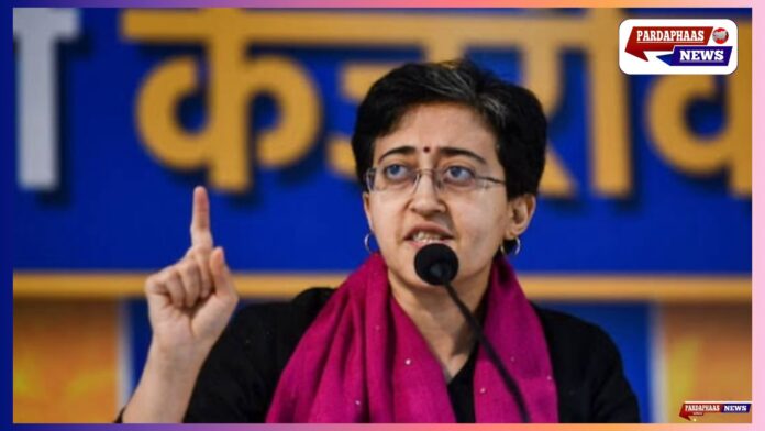 दिल्ली में पुरानी गाड़ियों पर प्रतिबंध: आतिशी ने BJP पर साधा निशाना, कहा – मिडिल क्लास की पीठ में छुरा घोंपा गया