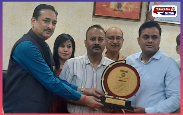 जिला उद्योग केंद्र के उपायुक्त अनिल कुमार सिंह का एमएसएमई इंडस्ट्रियल एसोसिएशन, नोएडा कार्यालय में भव्य स्वागत