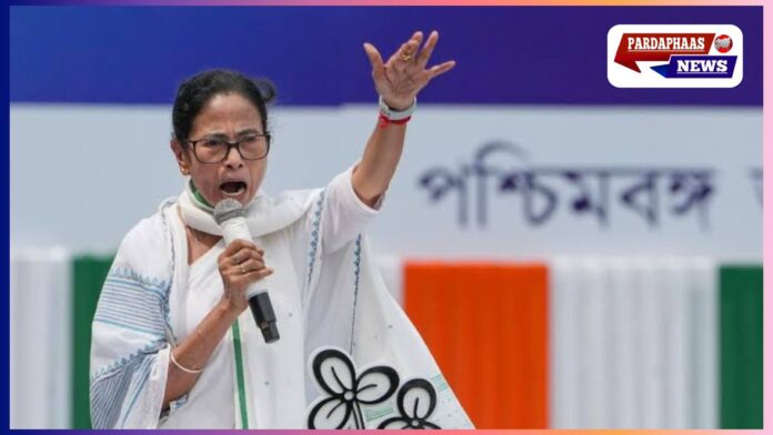 “हमारा हक़ छीना, फिर भी न रुकी योजनाएं” — केंद्र पर गरजीं ममता, बंगाल में लॉन्च किया 8000 करोड़ का नया जनसंपर्क अभियान!