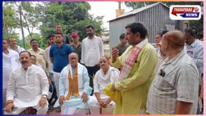 कारगिल शहीद इश्तियाक खान की मजार पर हुआ श्रद्धांजलि कार्यक्रम, सौंदर्यीकरण के लिए सौंपा गया पत्रक