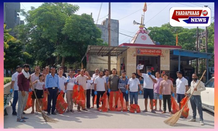 स्वच्छता और जिम्मेदार पेट केयर को लेकर महादेव अपार्टमेंट, नोएडा सेक्टर-73 में जन-जागरूकता अभियान
