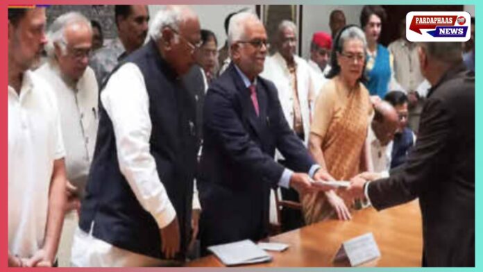 उपराष्ट्रपति चुनाव: भारत गठबंधन के उम्मीदवार बी. सुधर्शन रेड्डी ने भरा नामांकन, राहुल गांधी सहित कई विपक्षी नेता रहे साथ
