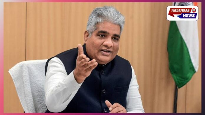 राहुल गांधी के 'एटम बम' बयान पर बीजेपी का पलटवार: क्या विपक्षी नेता को ऐसी भाषा शोभा देती है?