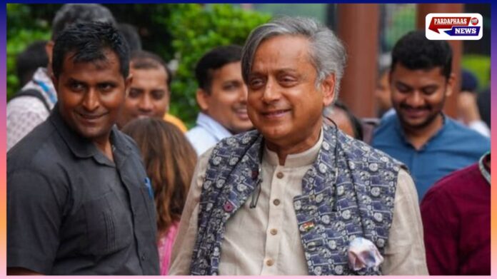 शशि थरूर का चुनाव आयोग पर तंज: “सवालों के जवाब दें, औपचारिकताओं के पीछे छिपना बंद करें”