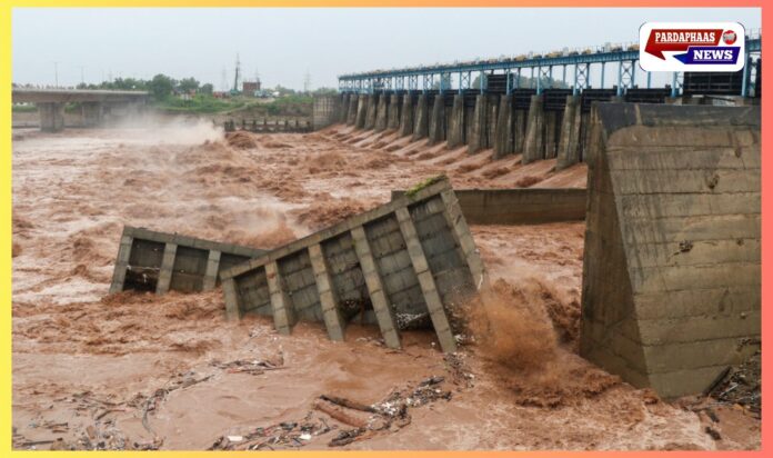 उत्तरी राज्यों की लगातार बारिश ने मचाया कहर — भारत ने पाकिस्तान को तवी नदी में संभावित बाढ़ को लेकर मानवीय अलर्ट भेजा