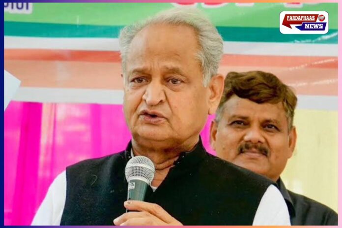 कांग्रेस नेता आशोक गहलोत ने जमीअत उलमा-ए-हिंद के अध्यक्ष मौलाना महमूद मदनी के आरएसएस के साथ संवाद के समर्थन वाले बयान का स्वागत किया, इसे 