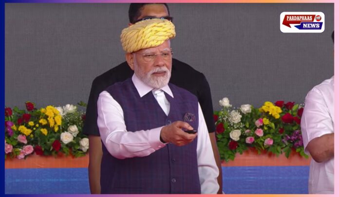 प्रधानमंत्री नरेंद्र मोदी का गुजरात दौरा: भावनगर से देश को मिले 34,200 करोड़ की परियोजनाओं की सौगात