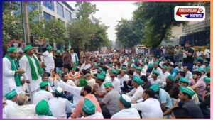 नोएडा में किसानों और पुलिस में भिड़ंत: 81 गांवों के किसानों ने शुरू किया नोएडा प्राधिकरण पर अनिश्चितकालीन धरना, प्रशासन के खिलाफ गूंजे नारे