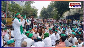 नोएडा में किसानों और पुलिस में भिड़ंत: 81 गांवों के किसानों ने शुरू किया नोएडा प्राधिकरण पर अनिश्चितकालीन धरना, प्रशासन के खिलाफ गूंजे नारे