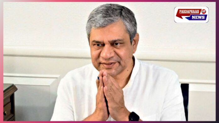 छठ और दीवाली पर बढ़ी यात्रियों की भीड़, रेल मंत्री अश्विनी वैष्णव ने दिल्ली स्टेशन पर की तैयारियों का जायजा छठ और दीवाली पर बढ़ी यात्रियों की भीड़, रेल मंत्री अश्विनी वैष्णव ने दिल्ली स्टेशन पर की तैयारियों का जायजा