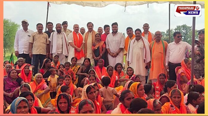 गौतमबुद्ध नगर के सांसद एवं पूर्व केंद्रीय मंत्री डा. महेश शर्मा ने औरंगाबाद में जनसंपर्क एवं संगठन सशक्तिकरण अभियान को दी नई गति गौतमबुद्ध नगर के सांसद एवं पूर्व केंद्रीय मंत्री डा. महेश शर्मा ने औरंगाबाद में जनसंपर्क एवं संगठन सशक्तिकरण अभियान को दी नई गति