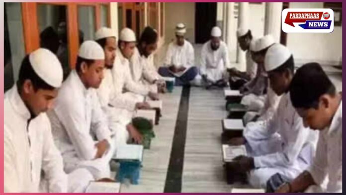 यूपी विधान परिषद चुनाव: बीजेपी अल्पसंख्यक मोर्चा ने मदरसा ग्रेजुएट्स को मतदाता सूची से बाहर करने की मांग की यूपी विधान परिषद चुनाव: बीजेपी अल्पसंख्यक मोर्चा ने मदरसा ग्रेजुएट्स को मतदाता सूची से बाहर करने की मांग की