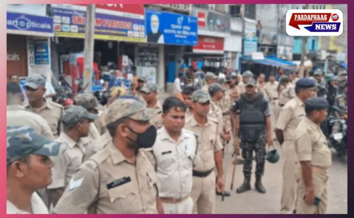 कटक में दुर्गा विसर्जन के बाद हिंसा: भारी पुलिस फोर्स तैनात, VHP ने 6 अक्तूबर को 12 घंटे का बंद बुलाया