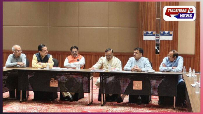 वर्ल्ड हिंदू इकोनॉमिक फोरम (नोएडा चैप्टर) की पहली बैठक — उद्योग जगत के दिग्गजों ने मिलाया हाथ, आत्मनिर्भर भारत की दिशा में नई शुरुआत वर्ल्ड हिंदू इकोनॉमिक फोरम (नोएडा चैप्टर) की पहली बैठक — उद्योग जगत के दिग्गजों ने मिलाया हाथ, आत्मनिर्भर भारत की दिशा में नई शुरुआत