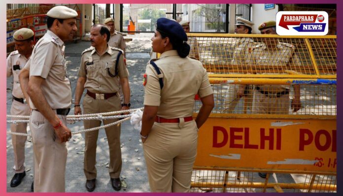 दिल्ली में पुलिस और बदमाशों के बीच दिनभर मुठभेड़ें, कई अपराधी घायल — कोकू पहाड़िया समेत तीन पर कार्रवाई