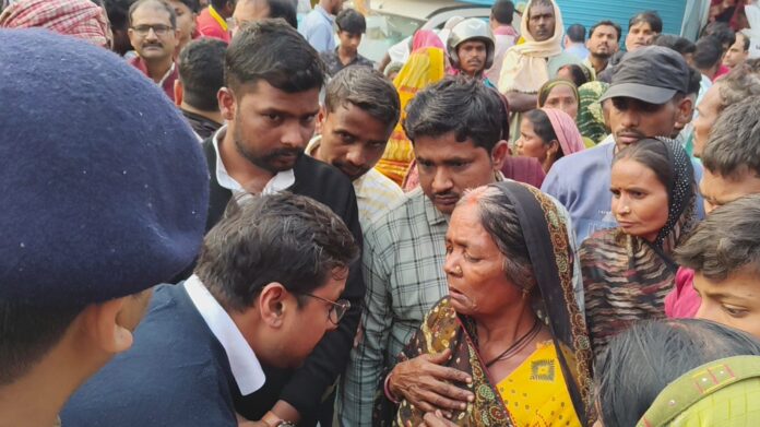 तेज़ रफ़्तार चारपहिया वाहन की चपेट में आने से मजदूर की मौत, ग्रामीणों ने सड़क जाम कर जताया आक्रोश