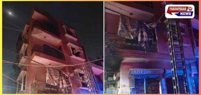 दिल्ली: तिगरी एक्सटेंशन में चार मंज़िला इमारत में भीषण आग, तीन की मौत, दो महिलाएं गंभीर रूप से घायल