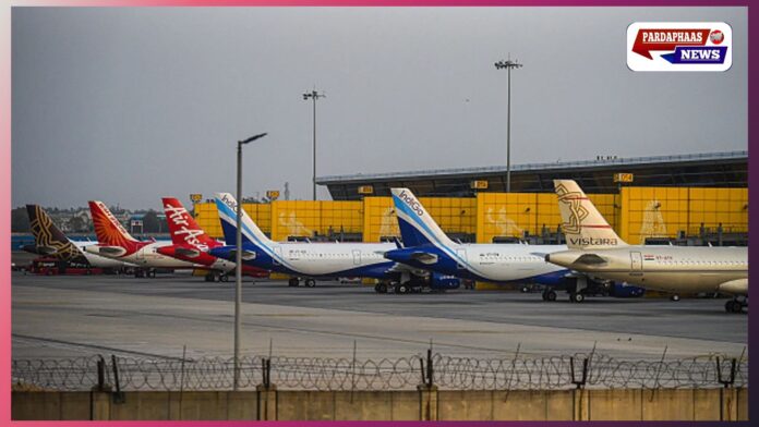 दिल्ली एयरपोर्ट पर एटीसी सर्वर में खराबी, 100 से अधिक उड़ानें प्रभावित — यात्रियों को हो रही भारी परेशानी
