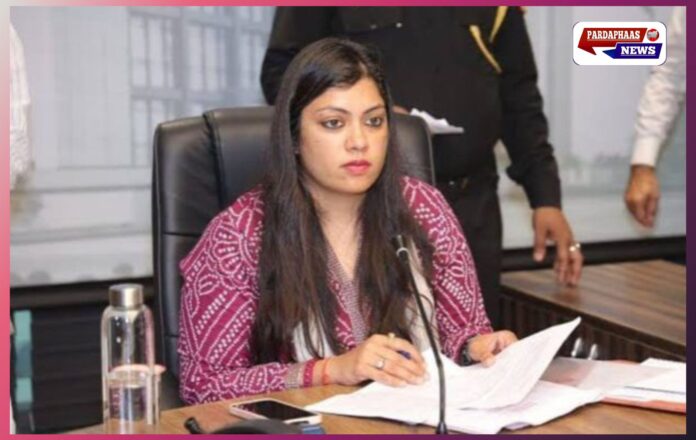 डीएम मेधा रूपम की सख्ती से हड़कंप: गौतमबुद्ध नगर में 143 कर्मचारियों पर एफआईआर का आदेश