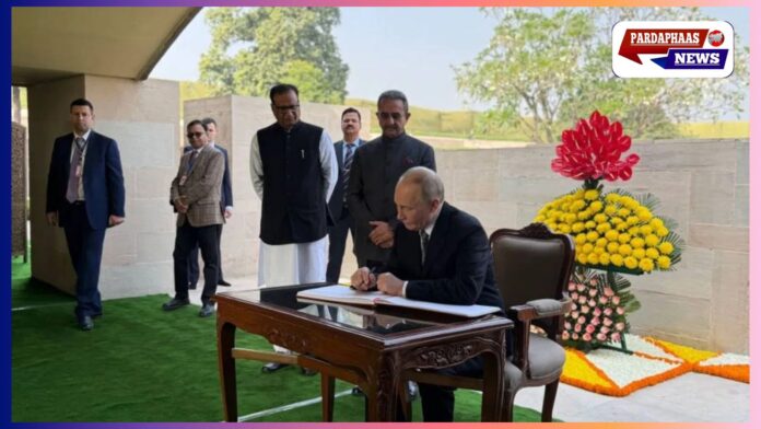पुतिन ने राजघाट पर दी श्रद्धांजलि, गांधी के विचारों को बताया आज भी प्रासंगिक