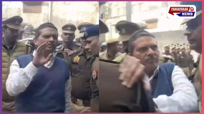 चलती ट्रेन पर फिल्मी ऑपरेशन! पूर्व आईपीएस अमिताभ ठाकुर की गिरफ्तारी ने यूपी में मचाया हड़कंप