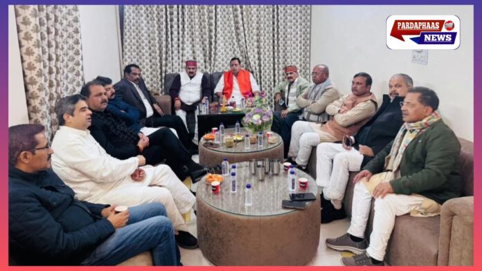 यूपी की सियासत में ब्राह्मण गोलबंदी की आहट