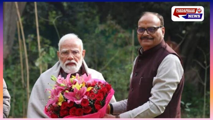 यूपी की सियासत में बढ़ी तपिश, ब्रजेश पाठक की पीएम मोदी से मुलाकात ने बढ़ाई राजनीतिक सरगर्मी