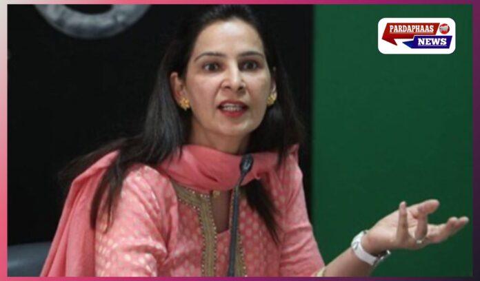 पंजाब की राजनीति में नवजोत कौर सिद्धू को लेकर सियासी अटकलें तेज